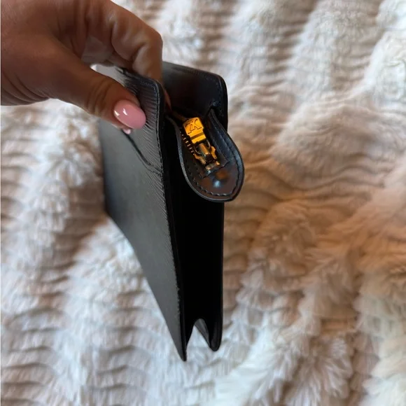 Louis Vuitton Epi Pochette - Picture 7 of 9